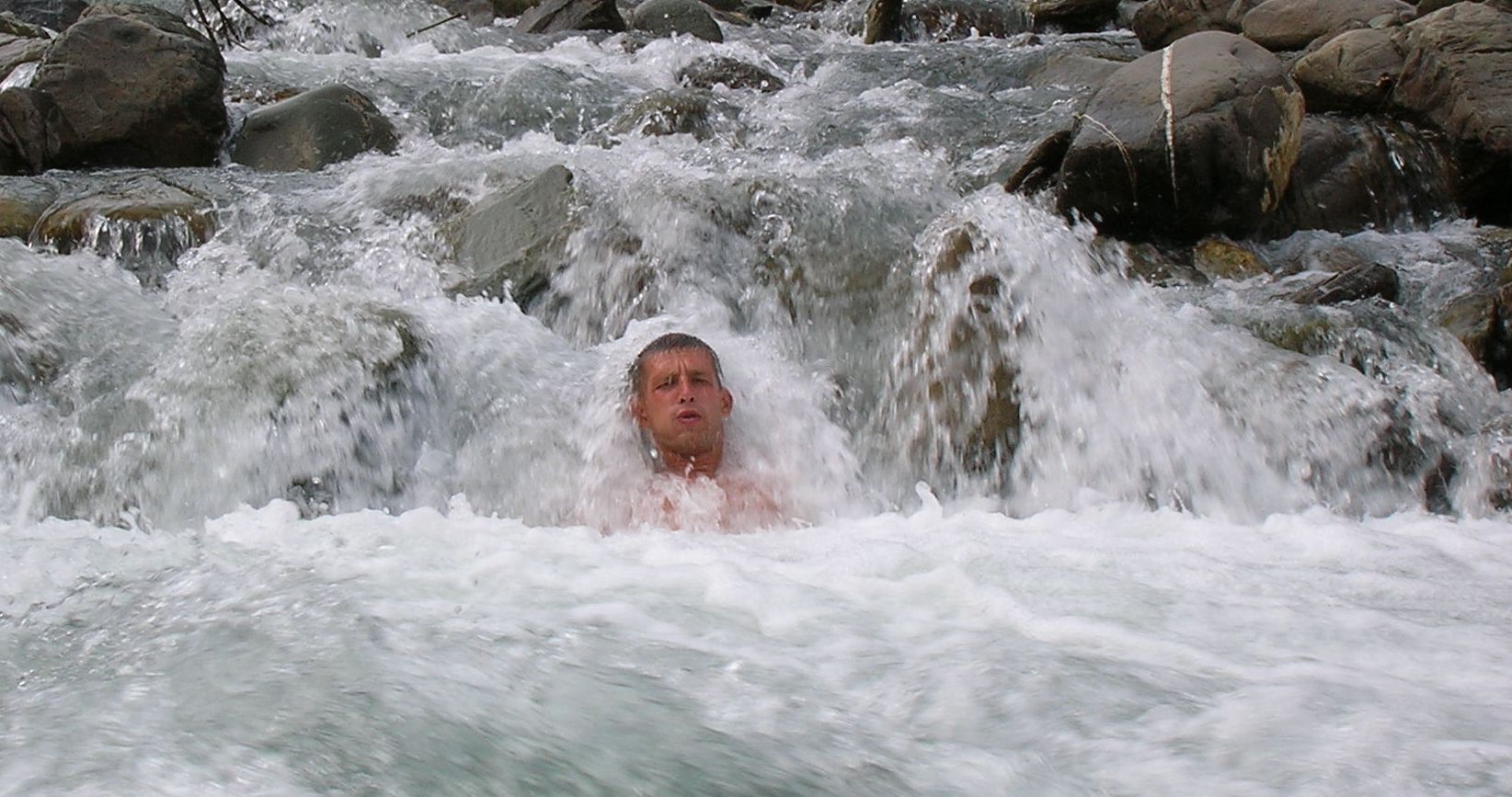 голова в воде в реке.jpg